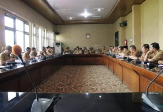 Bupati Bengkulu Selatan Gusnan Mulyadi Pimpin Rapat 