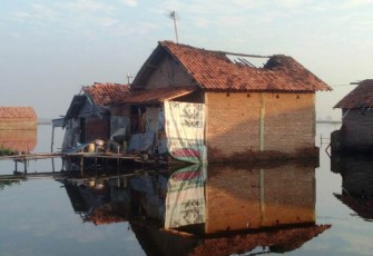 Kediaman Tusmini ditengah Rob alami musibah Terbakar