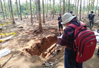 Tim Balai Arkeologi Yogyakarta Lakukan Penelitian Di lokasi Penemuan Candi Dukuh Kalipucung Tonjong Brebes