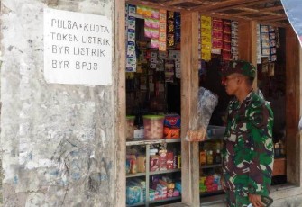Salah satu warung penyedia pulsa