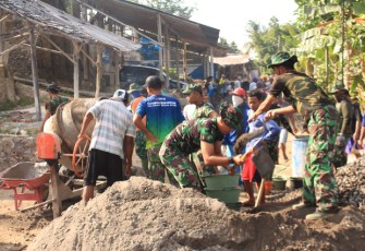 Kades Jimbung Perintahkan Warganya Untuk Lebih Giat Bergotong Royong di TMMD