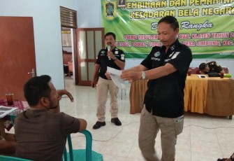 Satnarkoba Polres Klaten saat berikan penyuluhan ke warga Jimbung