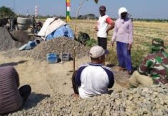 Jalan antar Pedukuhan yang dibangun TNI