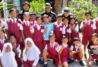 Satgas TMMD Memotivasi Giat Belajar