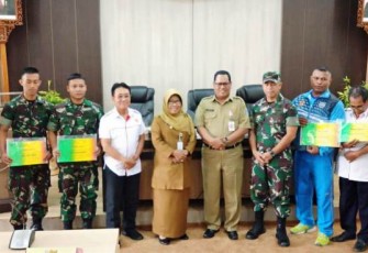 Atlet Satgas TMMD Tegal Saat Menerima Penghargaan Bupati Tegal