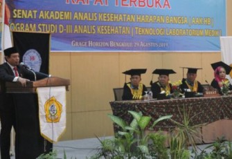 Wakil Wali Kota Bengkulu Dedy Wahyudi  Hadir Dalam Wisuda Akademi Analis Kesehatan Harapan Bengkulu