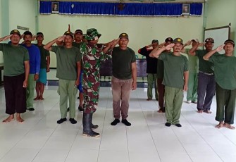 Anggota Linmas Kalikondang Juga Menangguk Untung Berkat TMMD