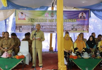Plt Bupati Asahan Serahkan Bantuan Stimulan Perumahan Swadaya 