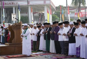Shalat Ied Berjamaah di Masjid Raya Baitul Izzah