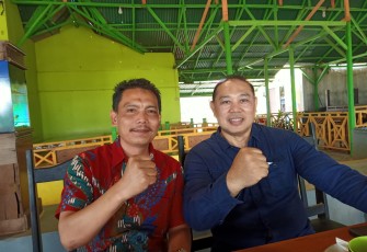 Dr Rahimandani (kiri) bersama Dadang (kanan)