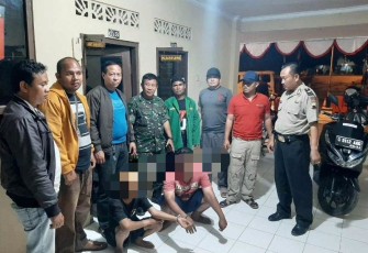 Dua Pemuda Pelaku Perkosaan usai ditangkap pihak Reskrim Polsek Larangan Polres Brebes