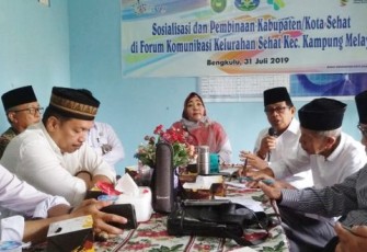 Ketua Forum Kota Sehat Arifin Daud Sedang Menyampaikan Materi Saat Rapat 