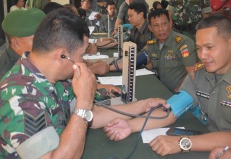 Pelayanan Kesehatan Gratis Terus Diberikan TNI di Desa Sasaran TMMD