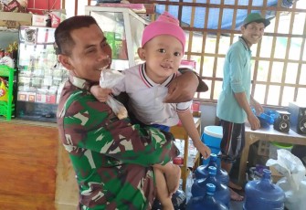 Anak Anak Semakin Lengket Dengan TNI