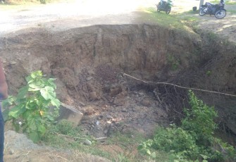 Kodisi Jalan Saat Ini Hampir Putus 