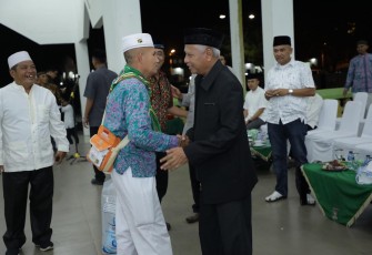 Plt Bupati Asahan Surya Sambut Langsung Kedatangan Peserta Jamaah Haji 