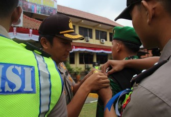 Kapolres Brebes AKBP Aris Supriyono Sematkan Tanda Dimulainya Operasi Patuh Candi 2019