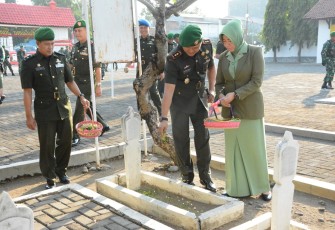Dandim 0713 Brebes Ziarah Makam Pahlawan Rangkaian HUT Ke 58 Korem 071 Wijayakusuma
