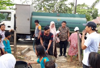 BPBD Seluma Salurkan AIr Bersih Pada Warga Kekeringan 
