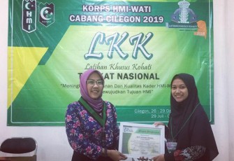 Octy Avriani Negara (Kiri)