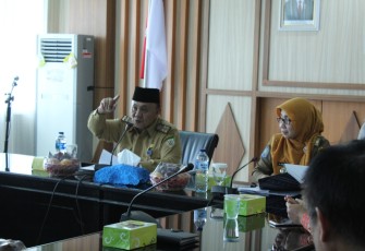 Sekretaris Daerah Provinsi Bengkulu Nopian Andusti Pimpin Rapat 