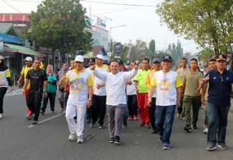 Sekretaris Daerah Provinsi Bengkulu Nopian Andusti Megikuti Jalan Sehat 