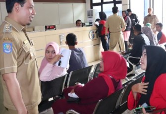 Wakil Wali Kota Bengkulu Dedy Wahyudi Sidak kantor Dinas Kependudukan dan Catatan Sipil Kota Bengkulu 
