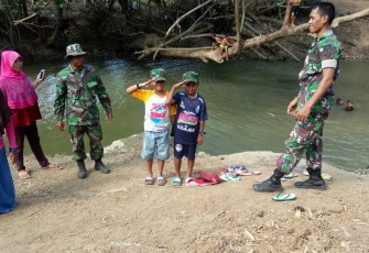 Melatih Kedisiplinan Generasi Penerus bersama TNI di Pra TMMD 106
