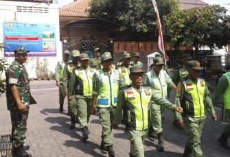 Babinsa Gembleng Kedisiplinan Kepada Linmas