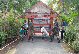 TNI Pindah Poskamling Bersama Warga