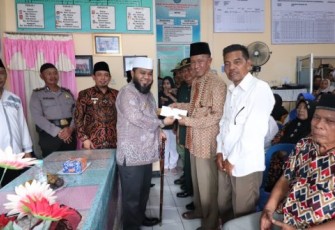 Wali Kota Bengkulu Helmi Hasan Berikan Bantuan Operasional Pada RT Dan RW