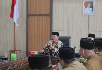 Gubernur Rohidin saat pimpin rapat seluruh Ka. Cabang Dinas (Cabdin) se provinsi Bengkulu 