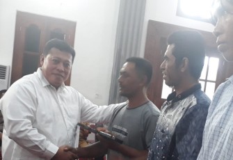 Bupati Mukomuko Choirul Huda Bagikan Rumah Khusus Nelayan
