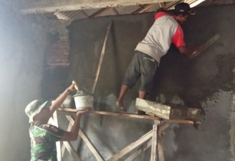 Penembokan Rumah Penerima RTLH Sujarwo