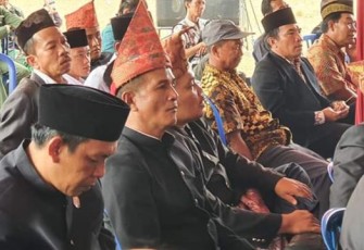 Masyarakat Menyaksikan Tari Andun 