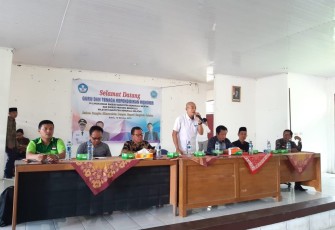Bupati Gusnan saat bertemu dengan ratusan guru honorer