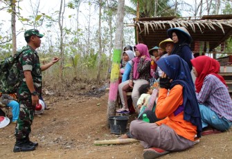 Diskusi Soal Bahaya Medsos Disela-sela TMMD 106 Kodim Cilacap