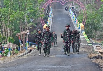 Cek Lagi Hasil Pengerjaan Jalan TMMD