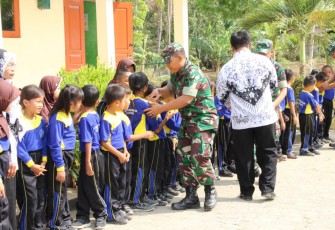 Kedatangan Tim Wasbang Di Sambut Siswa Siswi SDN 02 Cilibang