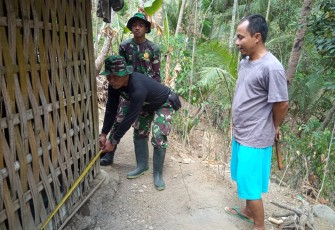 Satgas TMMD 106 Bongkar Rumah 