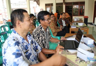 Perangkat Desa Cilibang Diajarkan Ilmu Kearsipan
