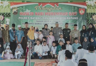 Peringatan Maulid Nabi Muhammad SAW Jajaran Polda Jateng Bersama Polres Batang Dan Kodim 0736/Batang Santuni Yatim Piatu
