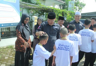 Gubernur Bengkulu Rohidin Mersyah Lepas Rekreasi Anak Yatim Al Fida