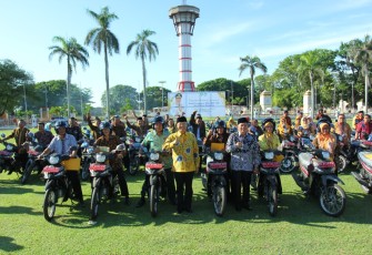 Gubernur Rohidin Serahkan 79 Kendaraan Operasional