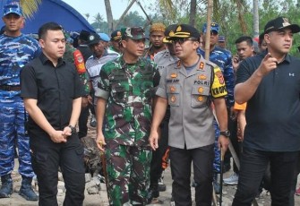 Dandim 0510/Trs Bersama Tiga Pilar Bantu Korban Puting Beliung di Mauk