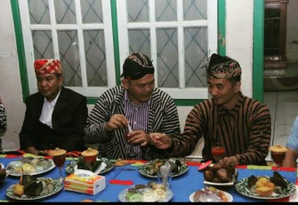 Wakil Bupati Pringsewu saat membuka dan melaunching Kurma Paris (Kuliner Malam Pajaresuk) di Kelurahan Pajaresuk