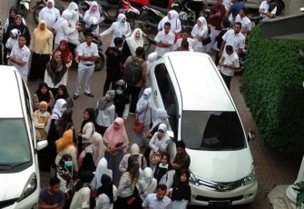 Ratusan Honorer saa mendatangi DPRK Bireuen