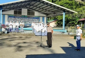Kapolres Simeulue Jadi Inspektur Upacara Di SMAN 1 Simeulue Timur