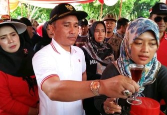 Bupati Lampung Barat Parosil Mabsus 