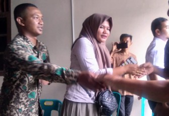 ASN Dinsos Bireuen Layat ke Kediaman Sang “Kakek Hero” di Samalanga